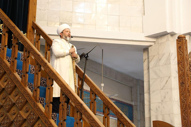 ВЕРХОВНЫЙ МУФТИЙ ПРОВЕЛ ПЯТНИЧНУЮ МОЛИТВУ В ЦЕНТРАЛЬНОЙ МЕЧЕТИ АЛМАТЫ