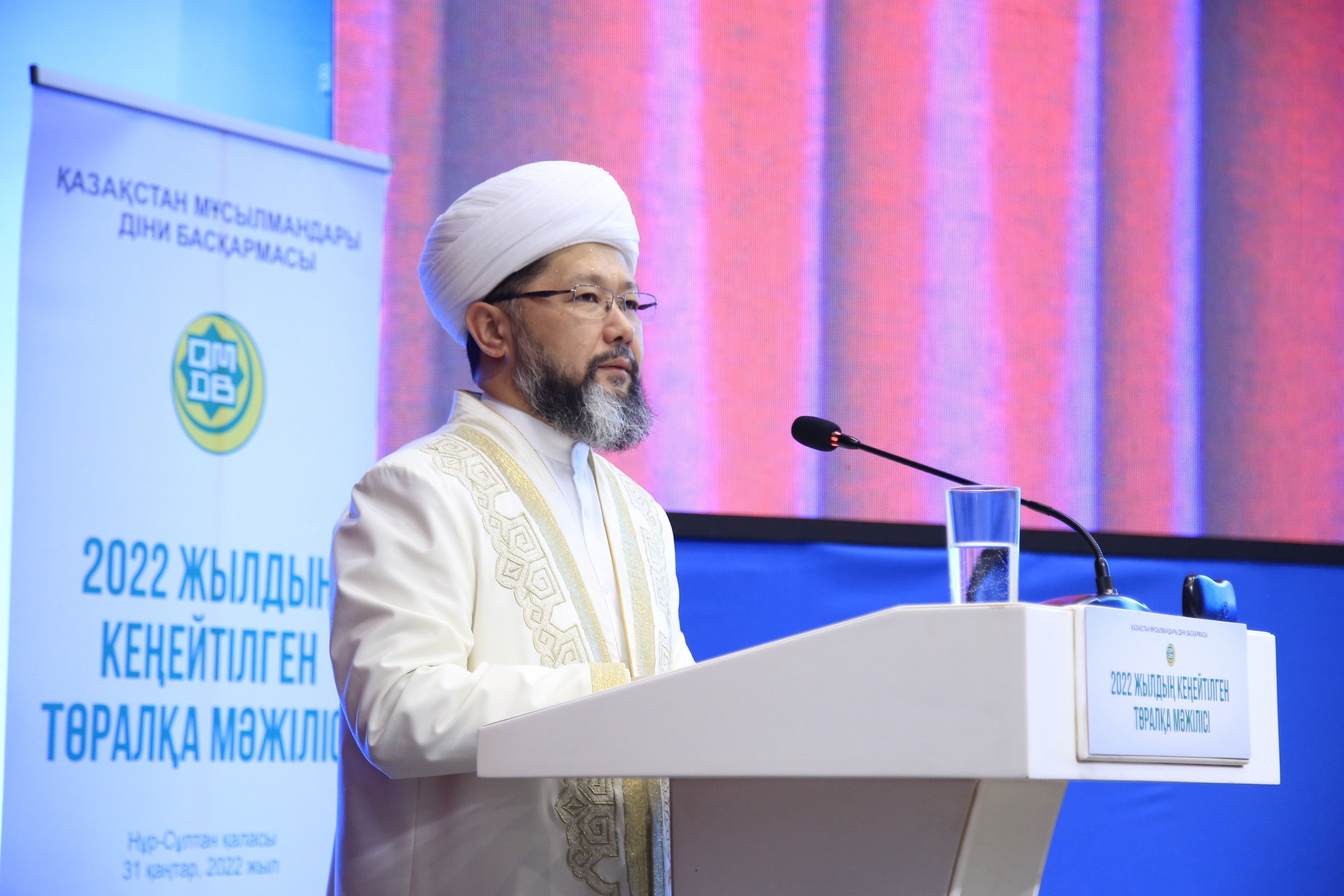 Анасы ұлын ұйықтап жатыр әуесқой порно