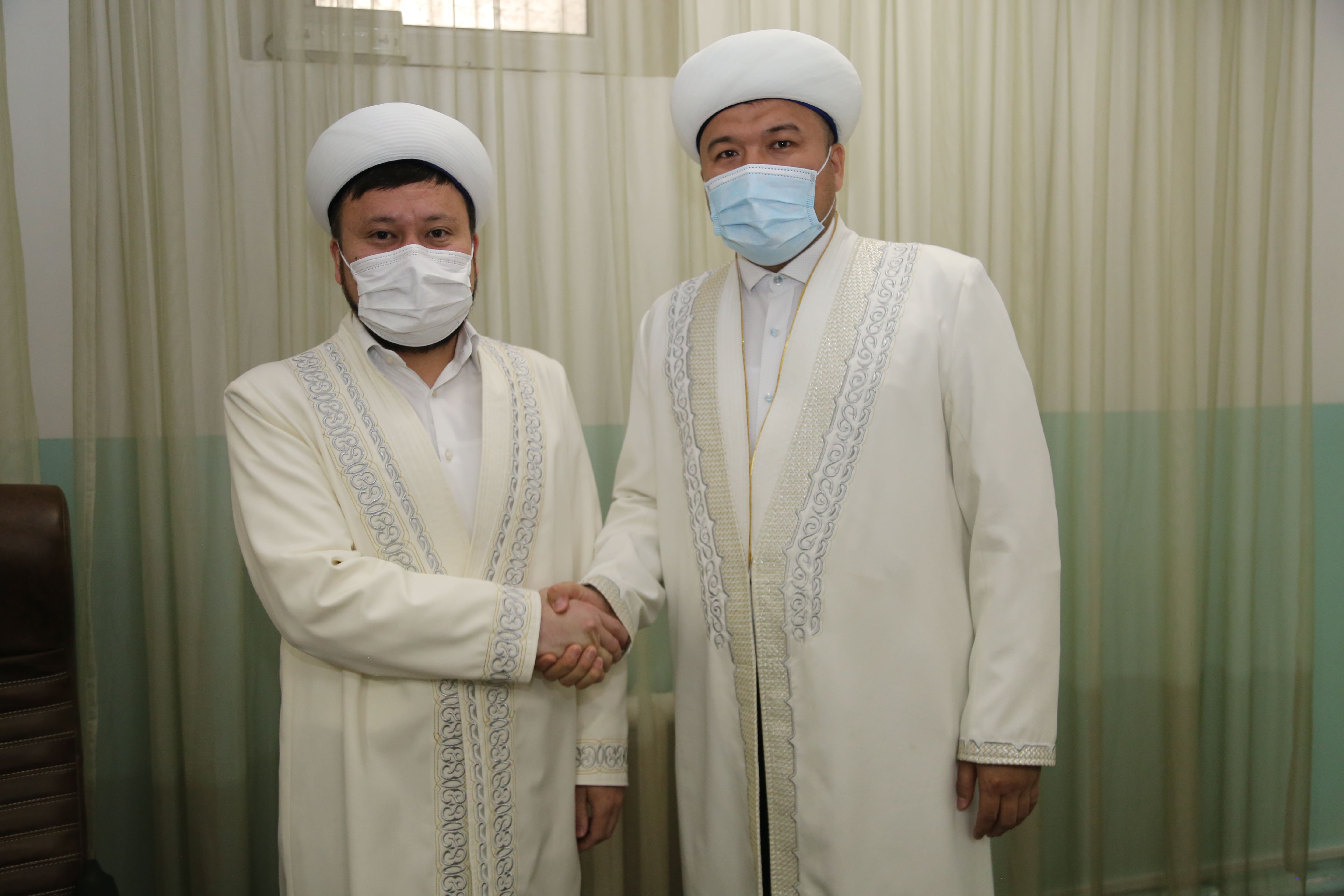 Жас жезөкшелердің порносын қараңыз