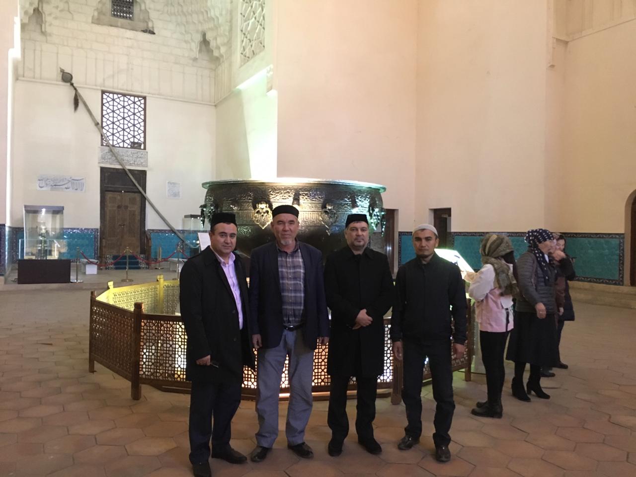 Түркістан: Өзбекстаннан теологтар келді