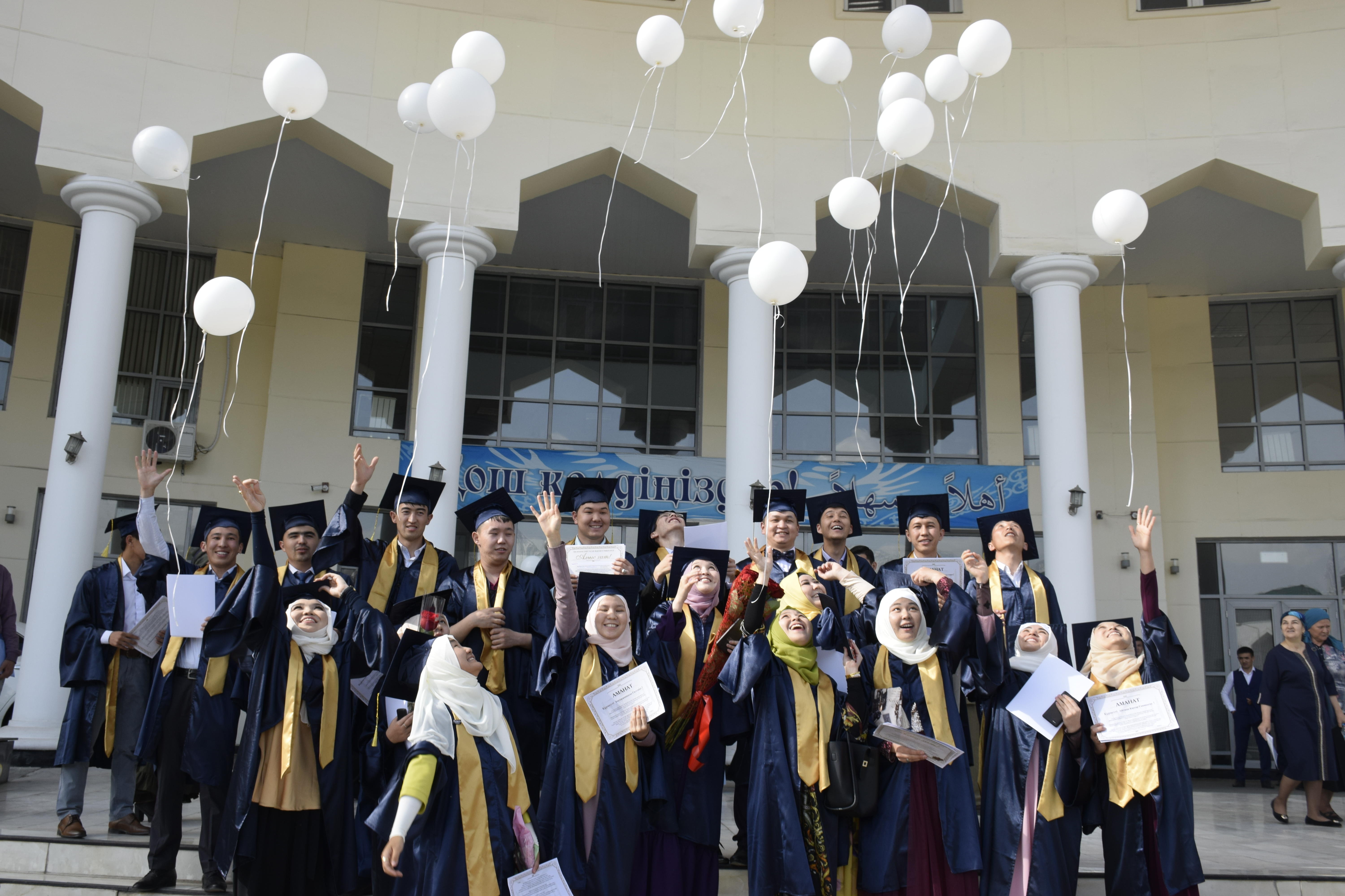 Әдемі қыздардың жыныстық қатынасқа түскен суреттері