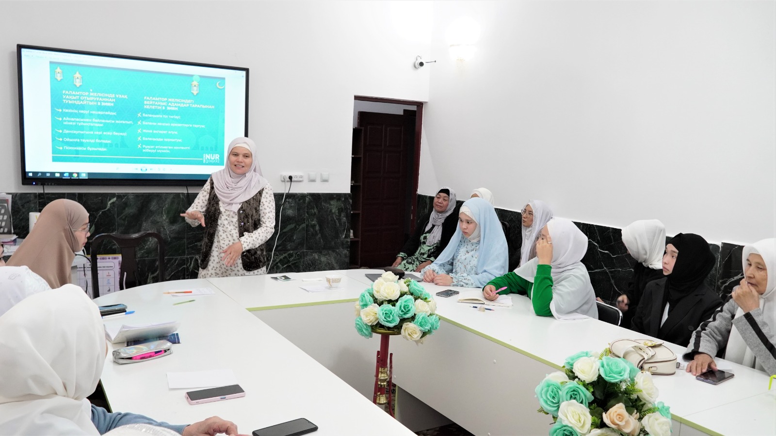 Ақтөбе: Мұсылман әйелдің әлеуметтік желідегі әдебі насихатталды