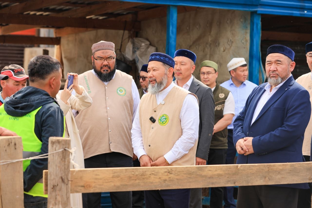 БАС МҮФТИ ҚҰРБАН АЙТ ҚАРСАҢЫНДА МАЛ БАЗАРЫН АРАЛАП, БАҒАНЫ НЕГІЗСІЗ КӨТЕРМЕУГЕ ШАҚЫРДЫ