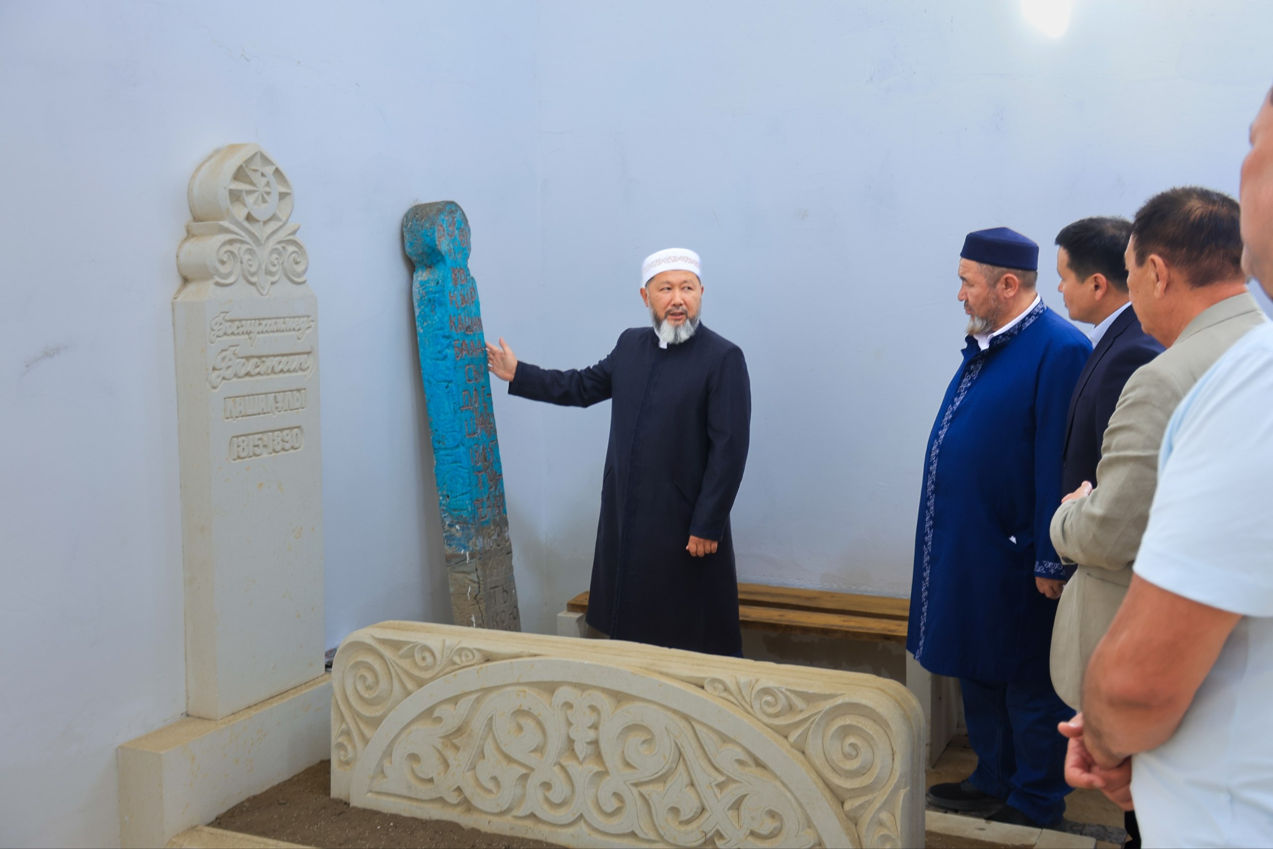 БАС МҮФТИ ДОСЖАН ХАЗІРЕТ МЕМОРИАЛДЫҚ КЕШЕНІН АРАЛАДЫ