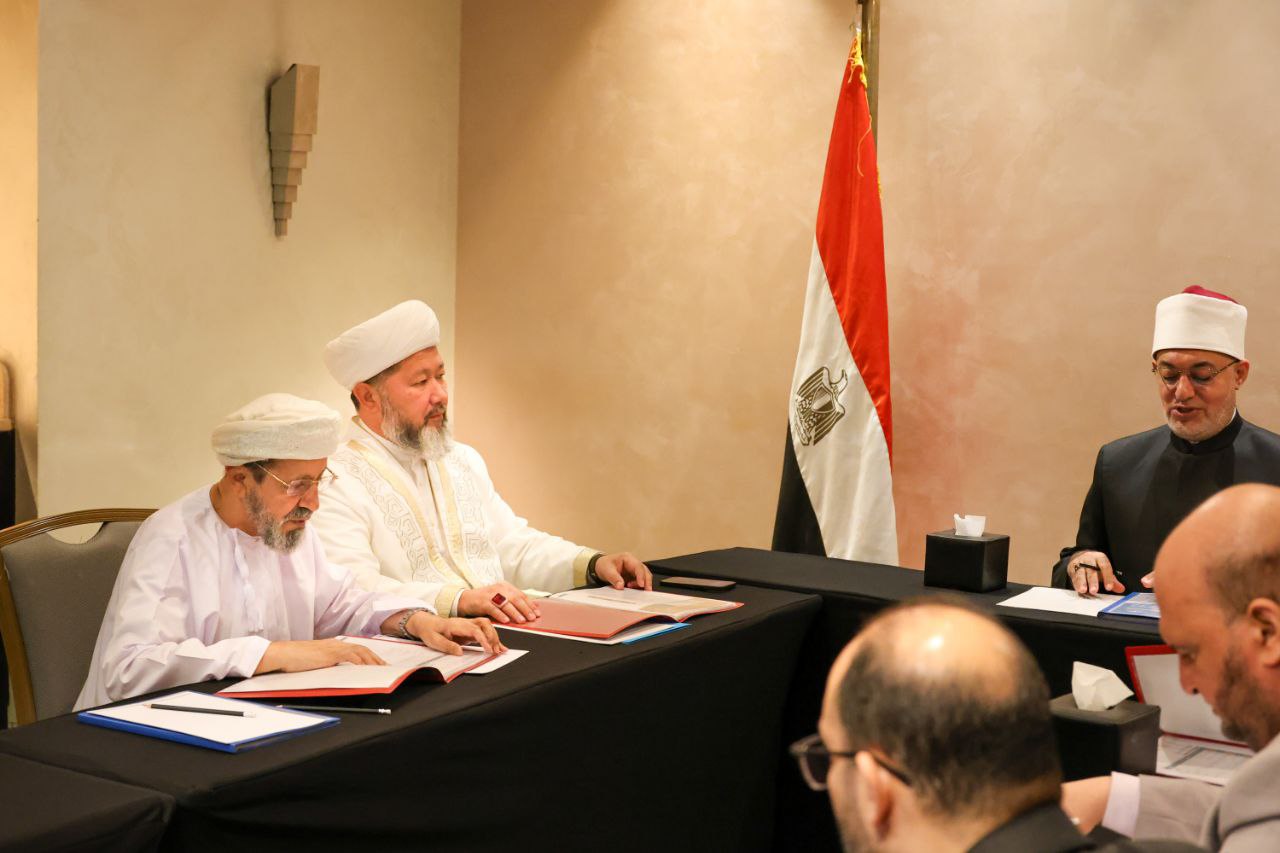 БАС МҮФТИ ӘЛЕМДІК ПӘТУА КЕҢЕСІНІҢ ІІ ОТЫРЫСЫНА ҚАТЫСТЫ