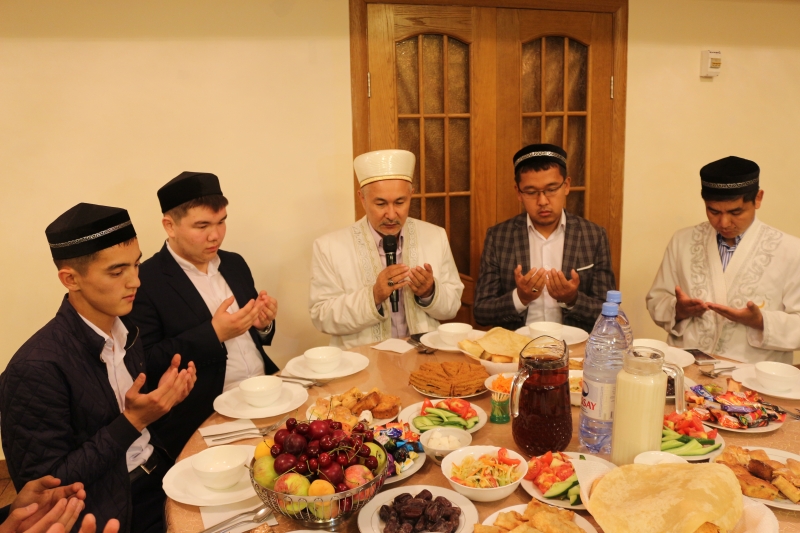 Караганда ауызашар. Дастархан. Банкетный зал чинар в буйнакске. Ауызашар. Ауызашар.