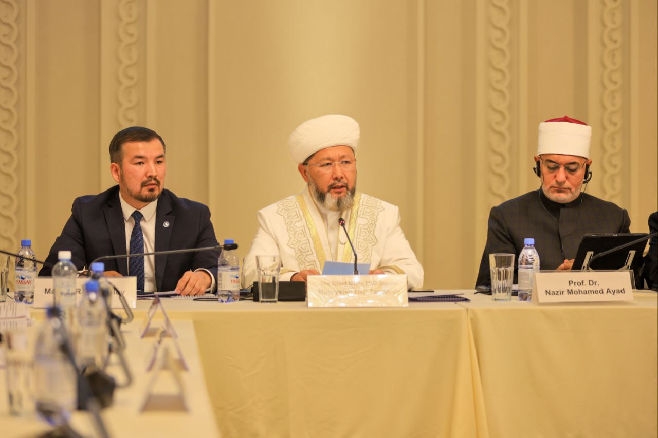 БАС МҮФТИ ДІНАРАЛЫҚ ЖӘНЕ ӨРКЕНИЕТАРАЛЫҚ ДИАЛОГ ОТЫРЫСЫНА ҚАТЫСТЫ