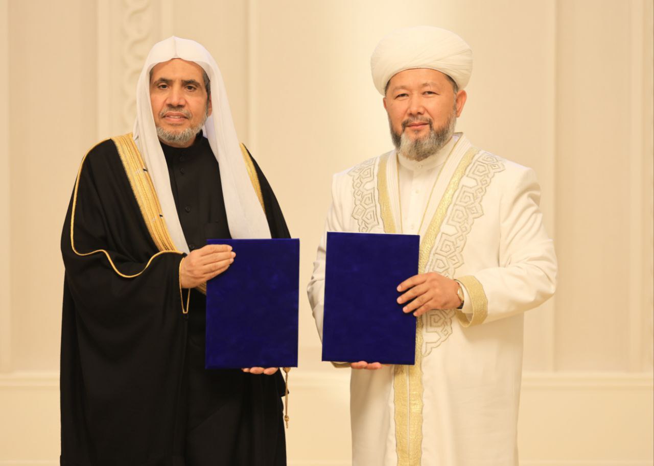 Шарлиз Теронның жалаңаш кеудесі