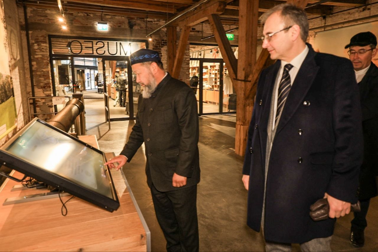 ҚМДБ ТӨРАҒАСЫ ХЕЛЬСИНКИДЕ МУЗЕЙДІ АРАЛАДЫ