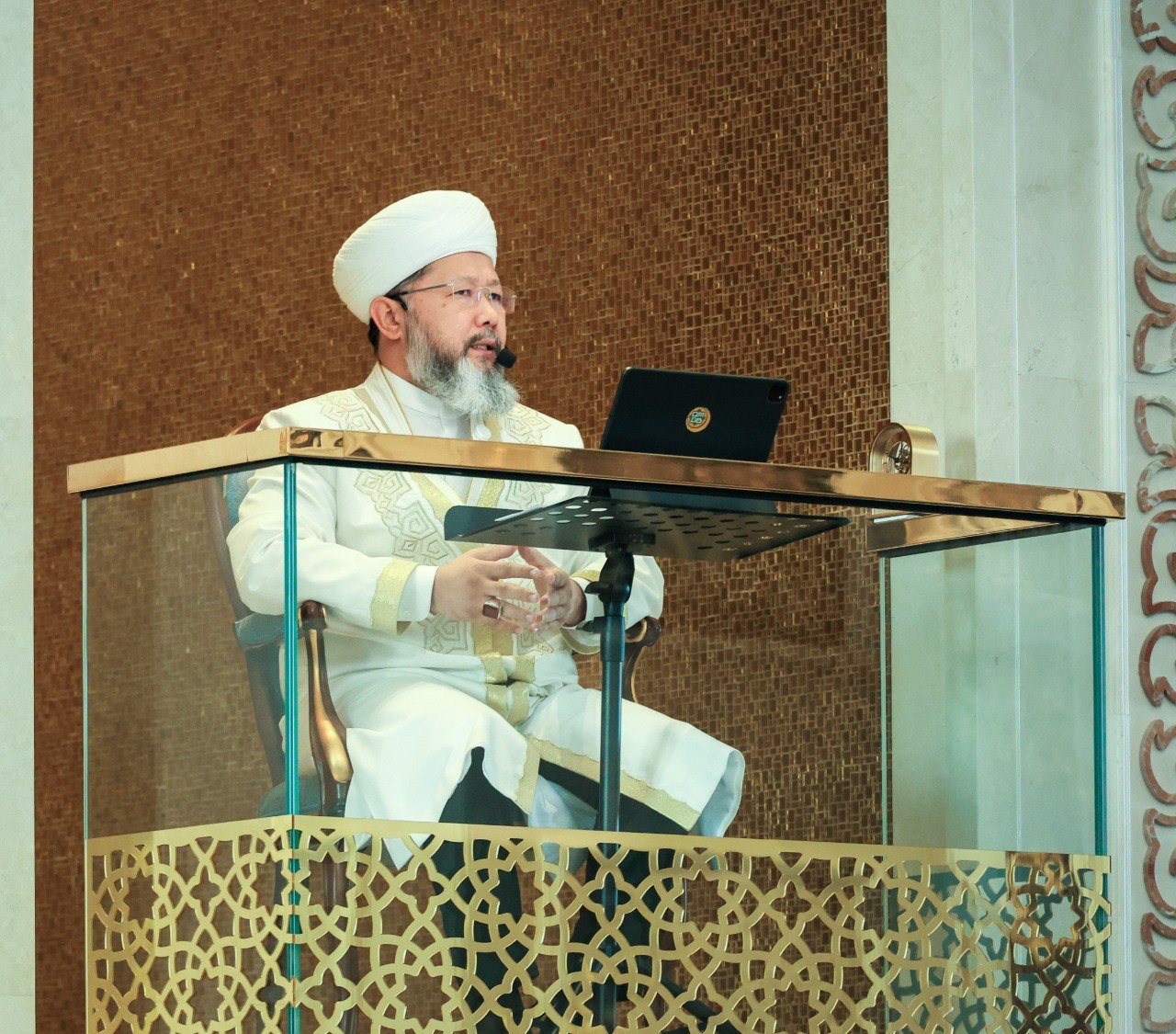 БАС МҮФТИ РЕСПУБЛИКАЛЫҚ БАС МЕШІТТЕ ЖҰМА НАМАЗЫН ЖҮРГІЗДІ