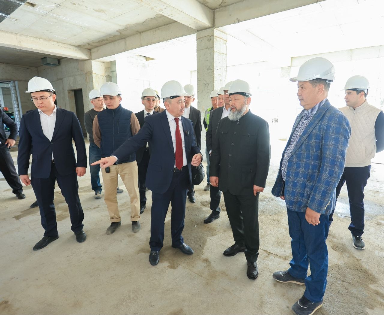 БАС МҮФТИ ЖАҢА ОҚУ ҒИМАРАТЫНЫҢ ҚҰРЫЛЫСЫМЕН ТАНЫСТЫ