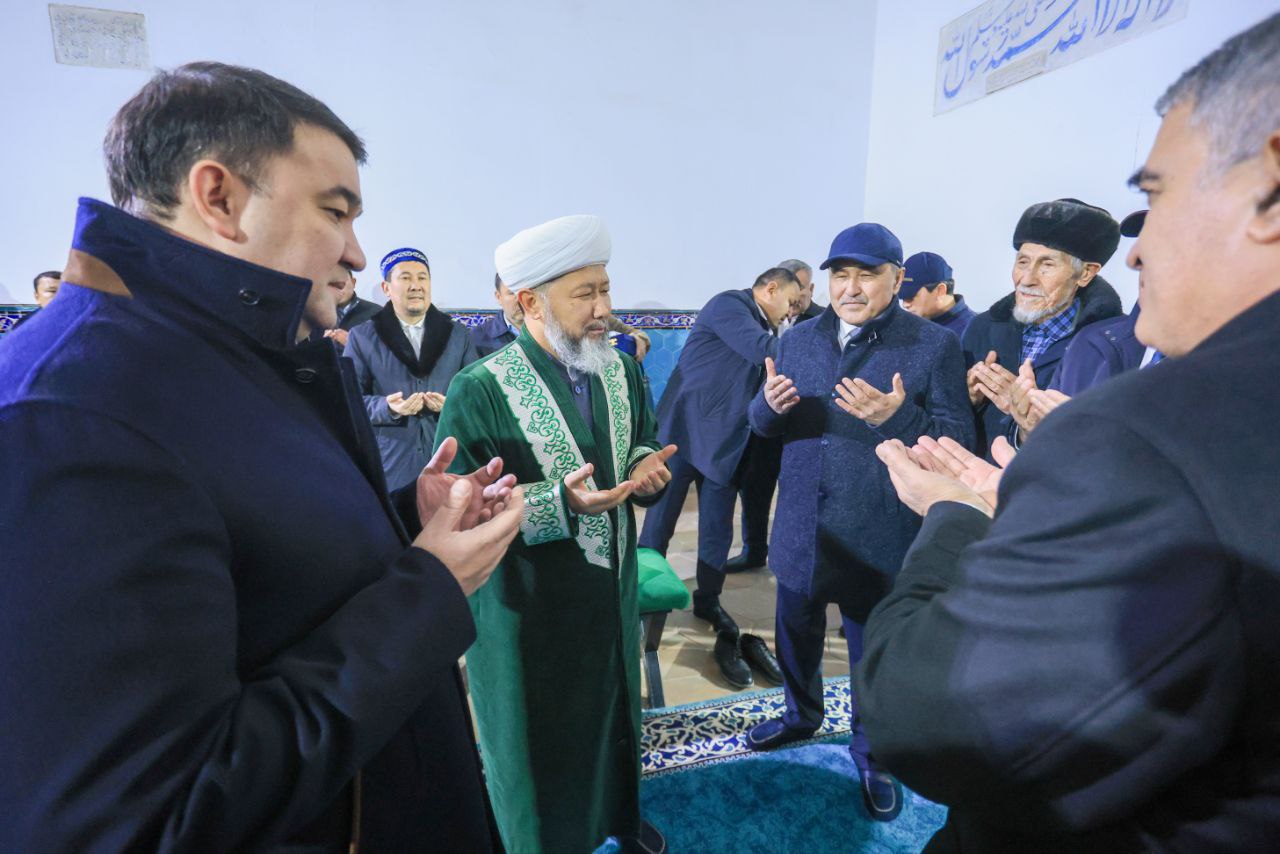 ҚМДБ ТӨРАҒАСЫ ТҮРКІСТАНҒА ЖАСАҒАН САПАРЫНДА ҚОЖА АХМЕТ ЯСАУИ КЕСЕНЕСІН ЗИЯРАТ ЕТТІ