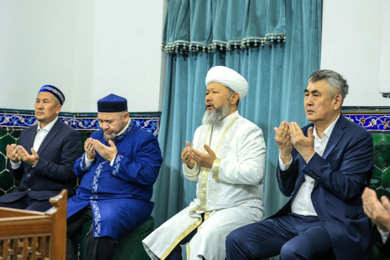 БАС МҮФТИ ҚОЖА АХМЕТ ЯСАУИ КЕСЕНЕСІН ЗИЯРАТ ЕТТІ