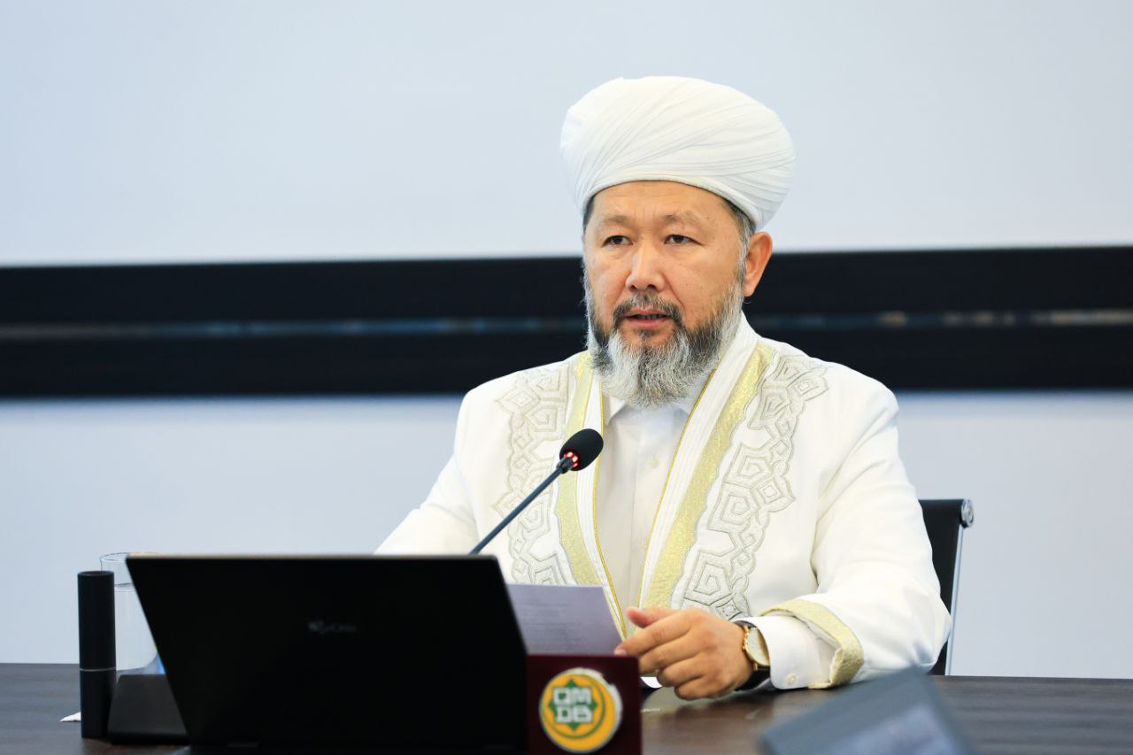 XXX бейнелер: Бастық өз хатшысына қарсы тұра алмады