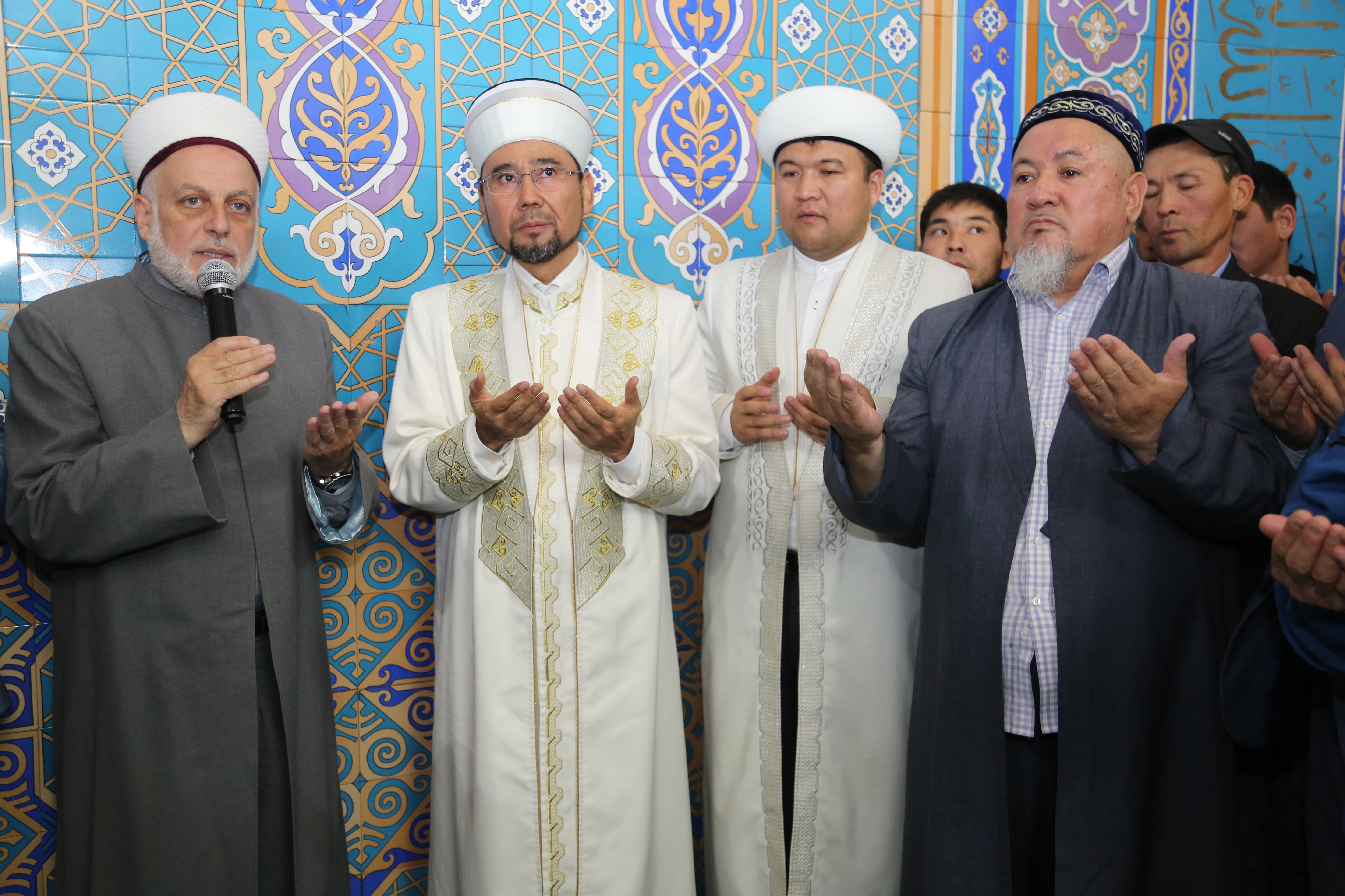 Верховный муфтий встретился с джамаатом Алматы (фото)