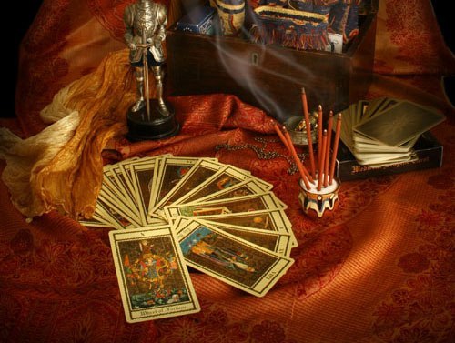 Қысу үшін үлкен емізік Жалаңаш қыздың үйдегі жеке фотосы