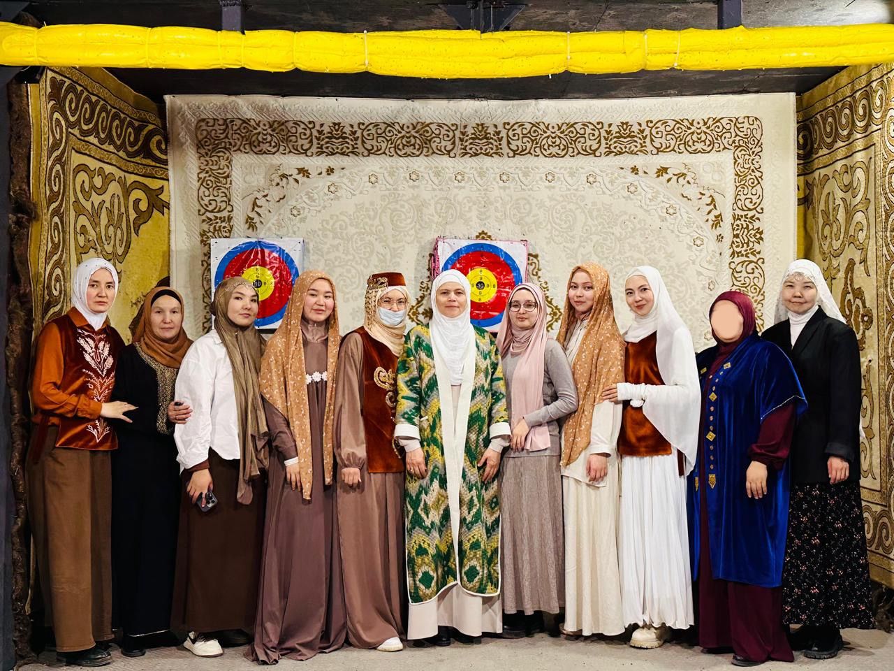 Ақтөбеде әйел жамағаты Айт мерекесінде ұлттық спортты ұлықтады