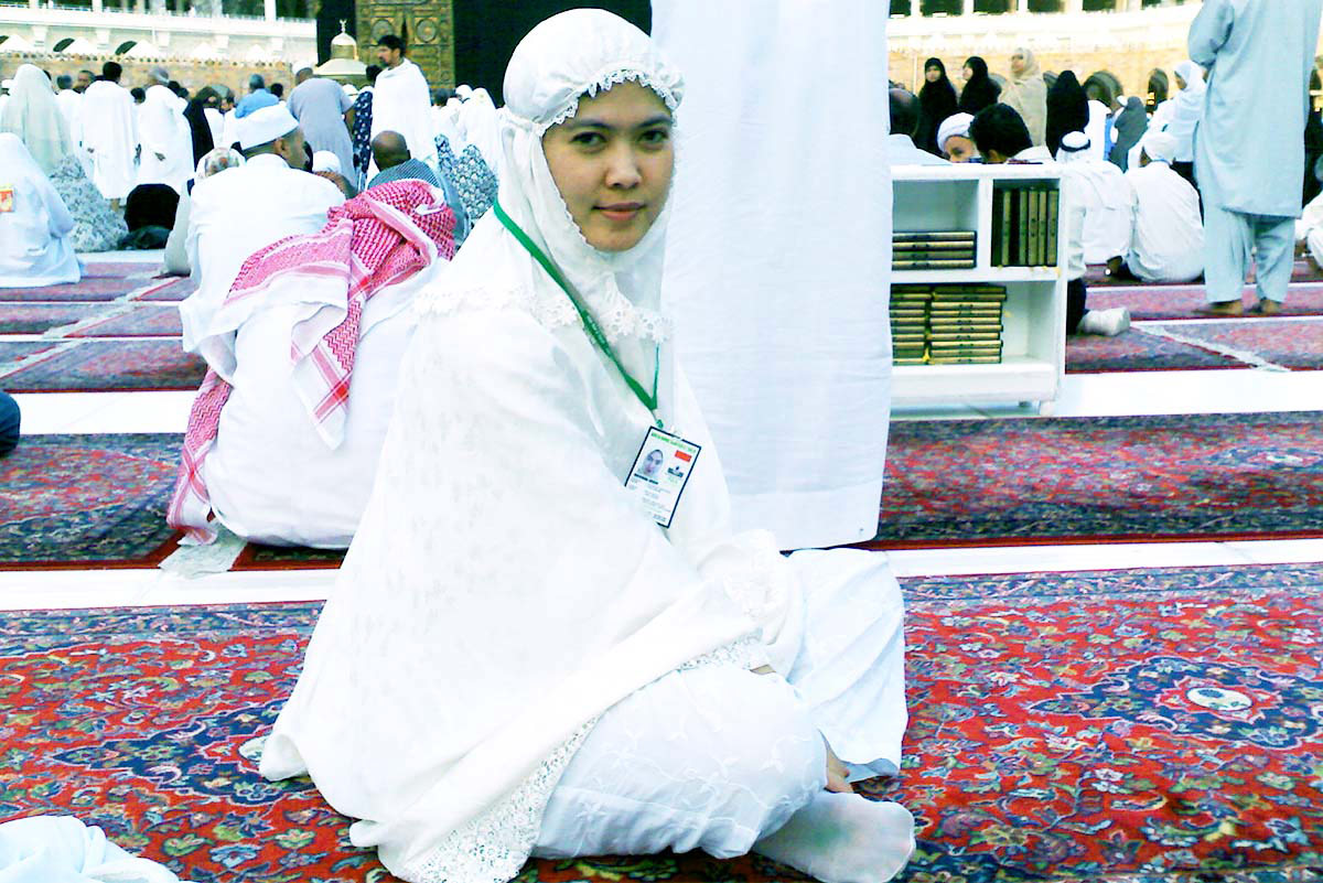 Хадж женщины. Пары на мекке. После хаджа женщина. Одежда для хаджа. Ихрам для хаджа.