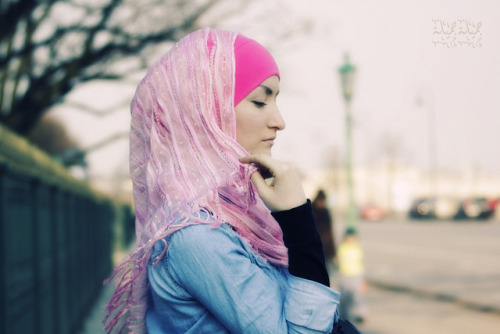 Көптеген жалаңаш әйелдерді қараңыз