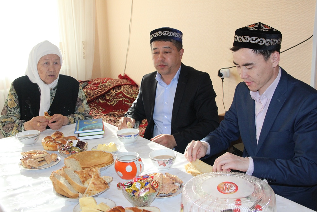 Бұзылғандар өздерінің киска суреттерін көрсетеді