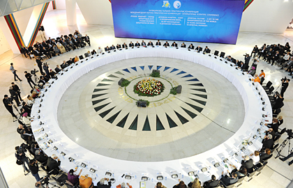 Еркектің аузына сийген кемпірдің порно видеосы