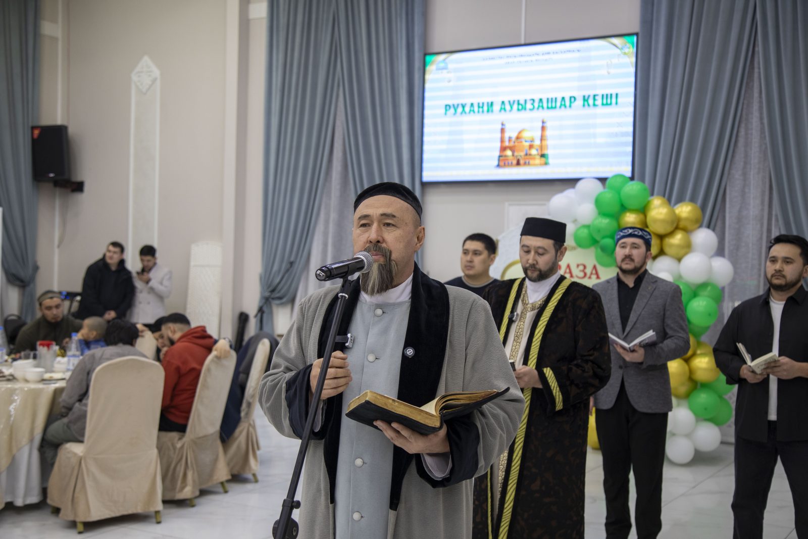 Семей: Қасиетті Рамазан айына орай ауызашар дастарханы жайылды