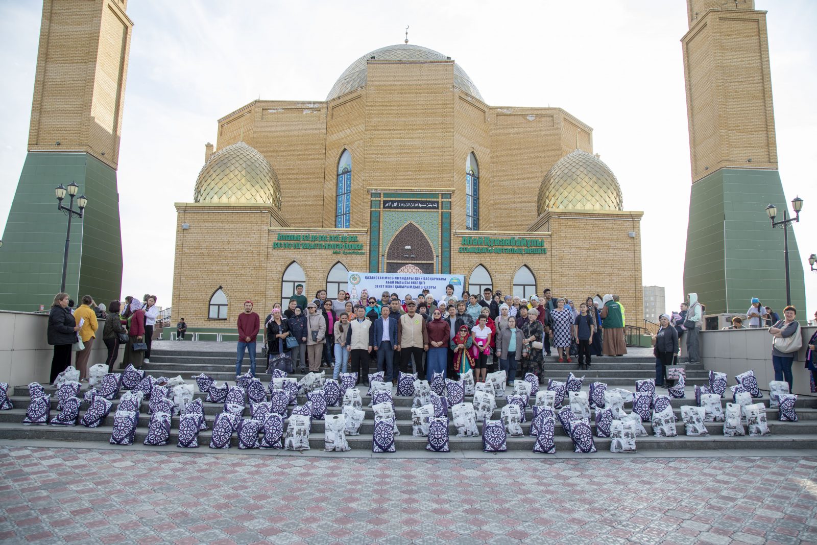 Абай облысында 100 отбасыға қайырымдылық көмек көрсетілді