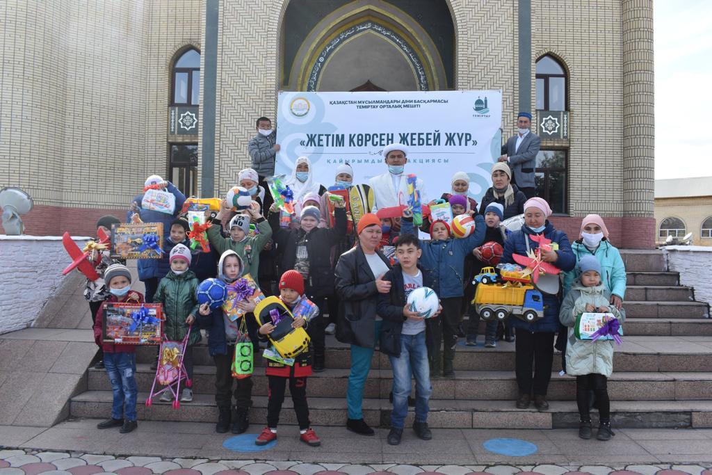 Қарағанды: Имамдар балаларға қуаныш сыйлады (ФОТО)