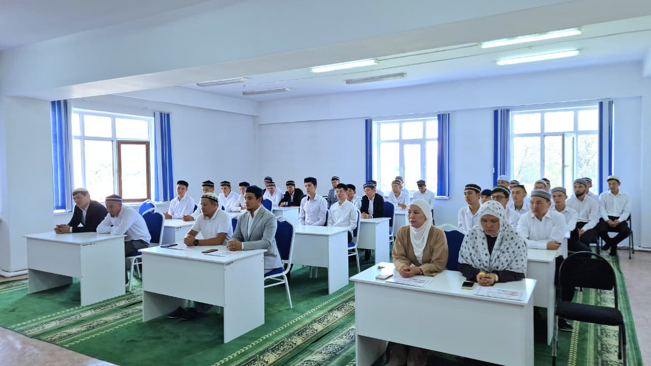 Жамбыл: Медресе-колледждің жаңа директоры алғашқы жиналысын өткізді