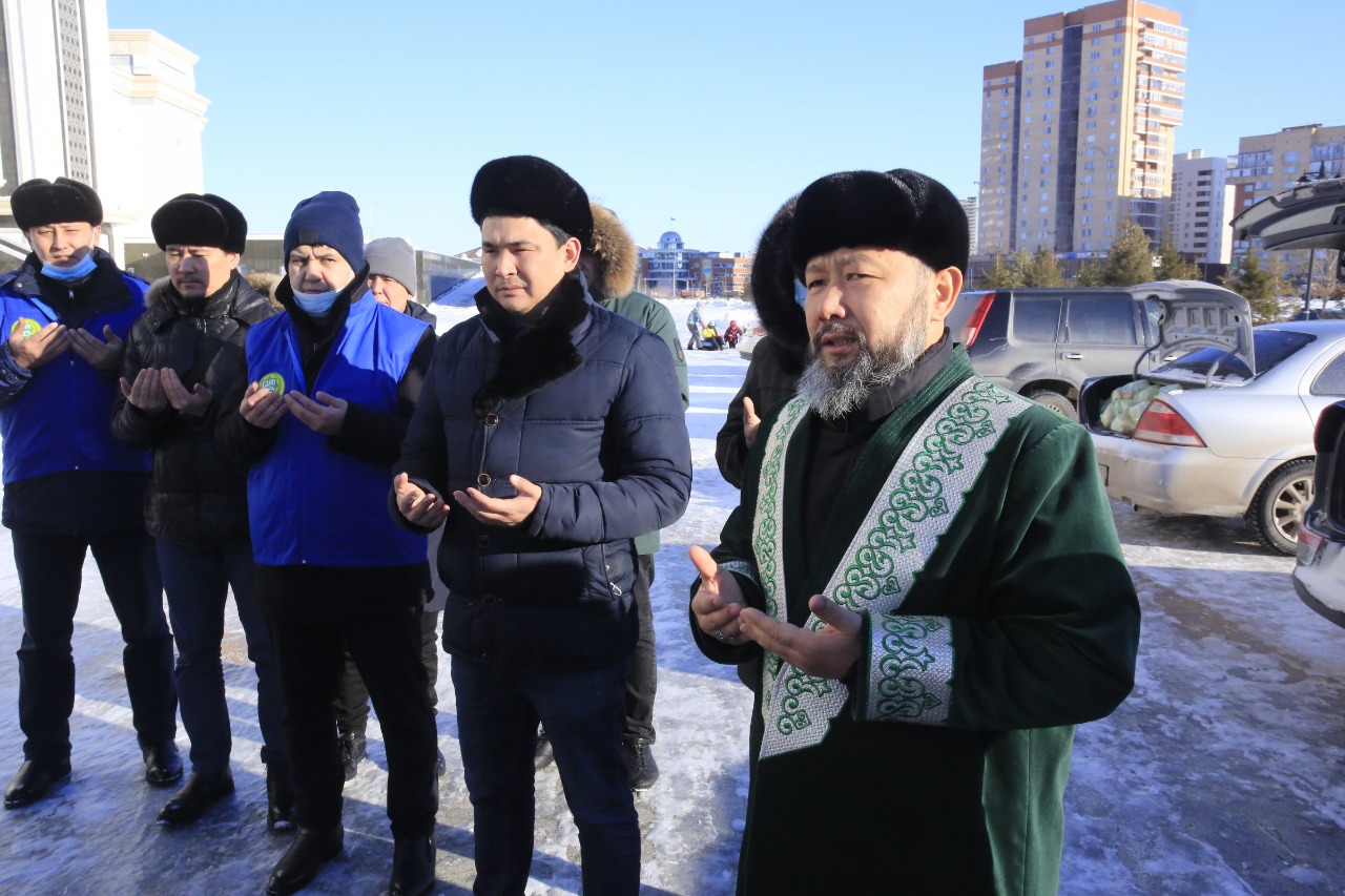 ВЕРХОВНЫЙ МУФТИЙ ОКАЗАЛ ДУХОВНУЮ ПОДДЕРЖКУ СОЛДАТАМ (ФОТО)