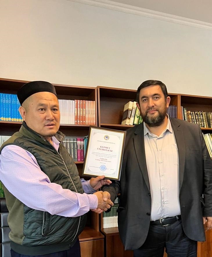 «Әбу Ханифа» медресесі ұстаздарына алғыс хат табысталды