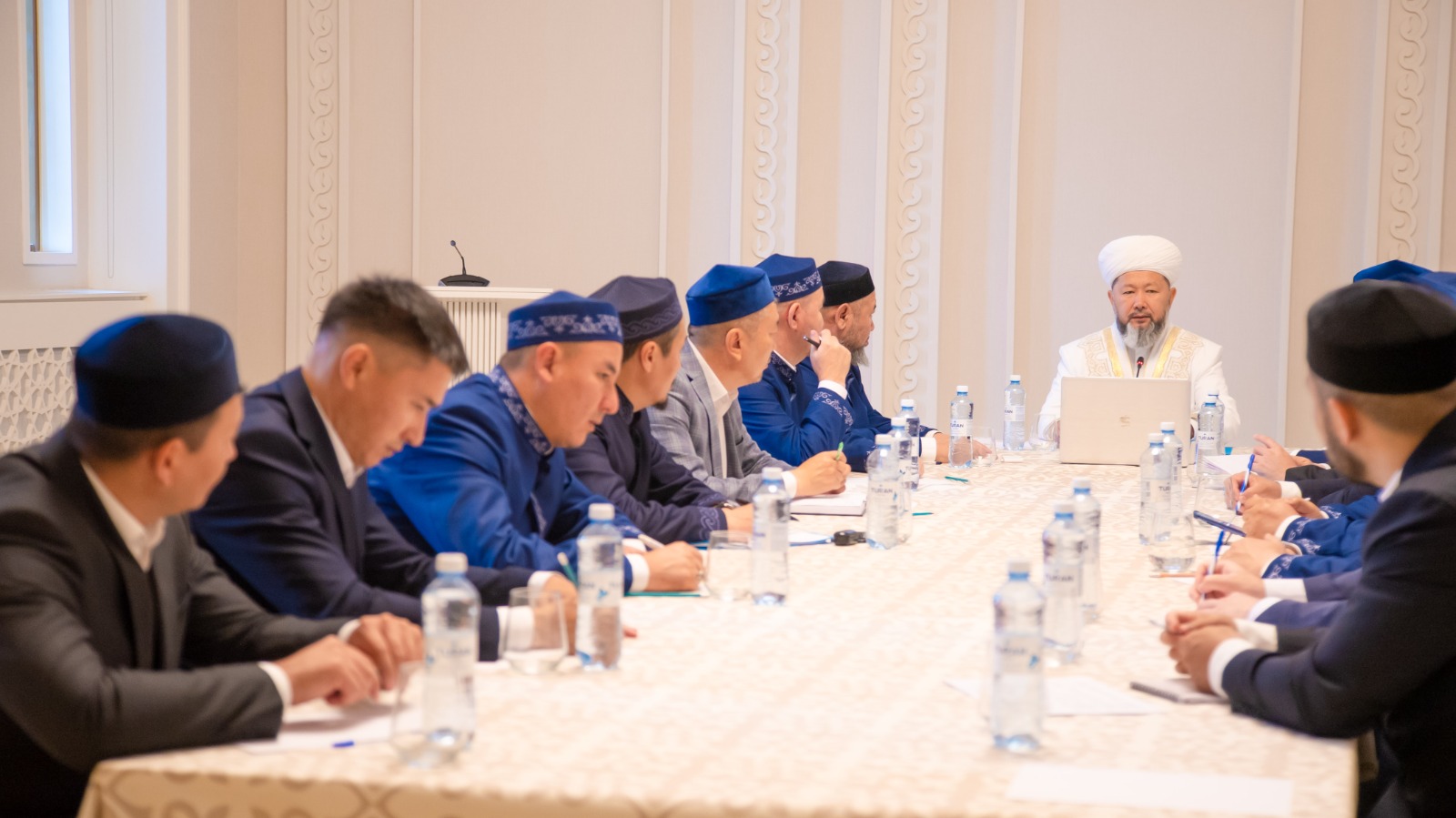 ДІНИ БІЛІМ ЖӘНЕ КАДР ДАЯРЛАУДЫ ЖЕТІЛДІРУ ЖҰМЫСТАРЫ КЕҢІНЕН ТАЛҚЫЛАНДЫ
