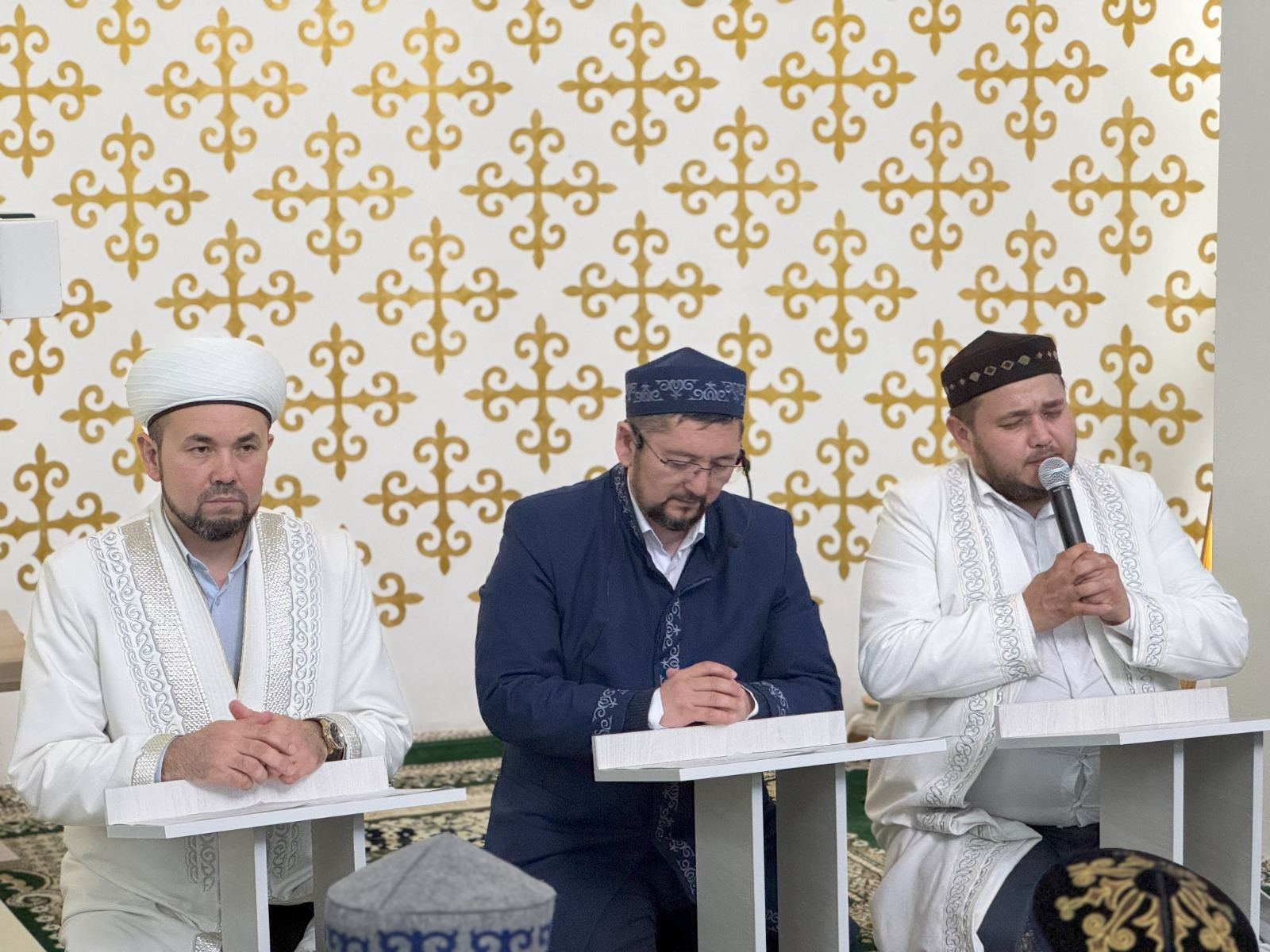 Алматы облысы: Бөлім меңгерушісі Құран хатым дұғасын жасады