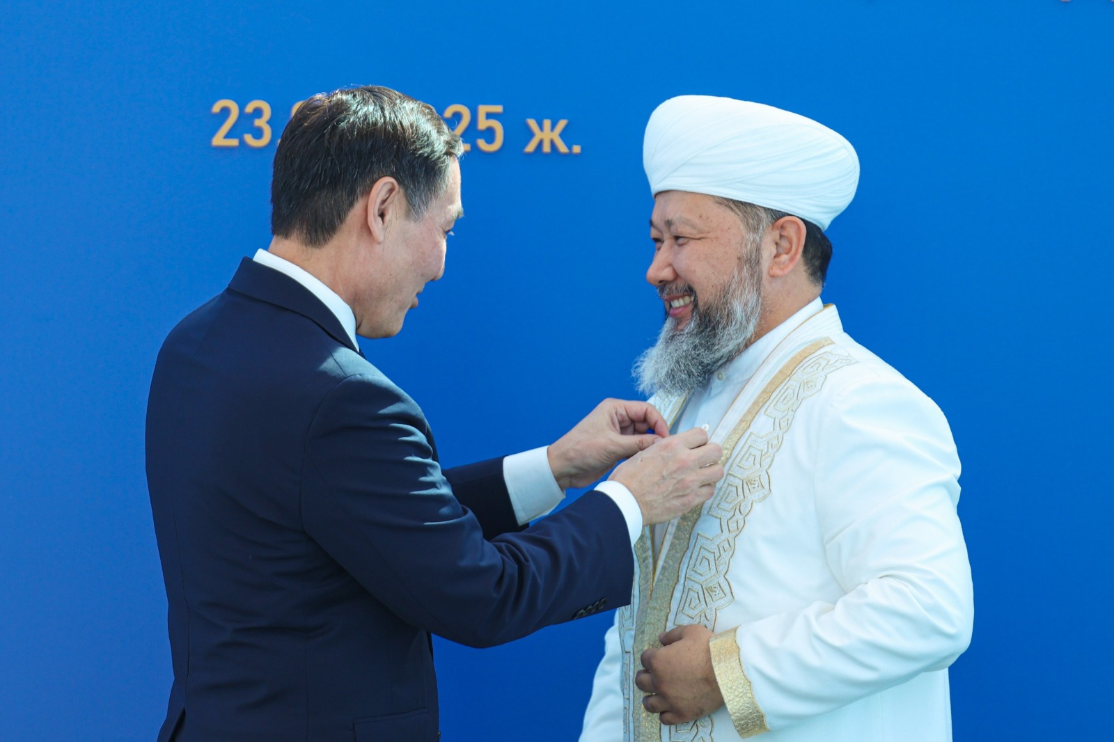 БАС МҮФТИ ҚАЗАҚСТАН ХАЛҚЫ АССАМБЛЕЯСЫНЫҢ МЕДАЛІМЕН МАРАПАТТАЛДЫ