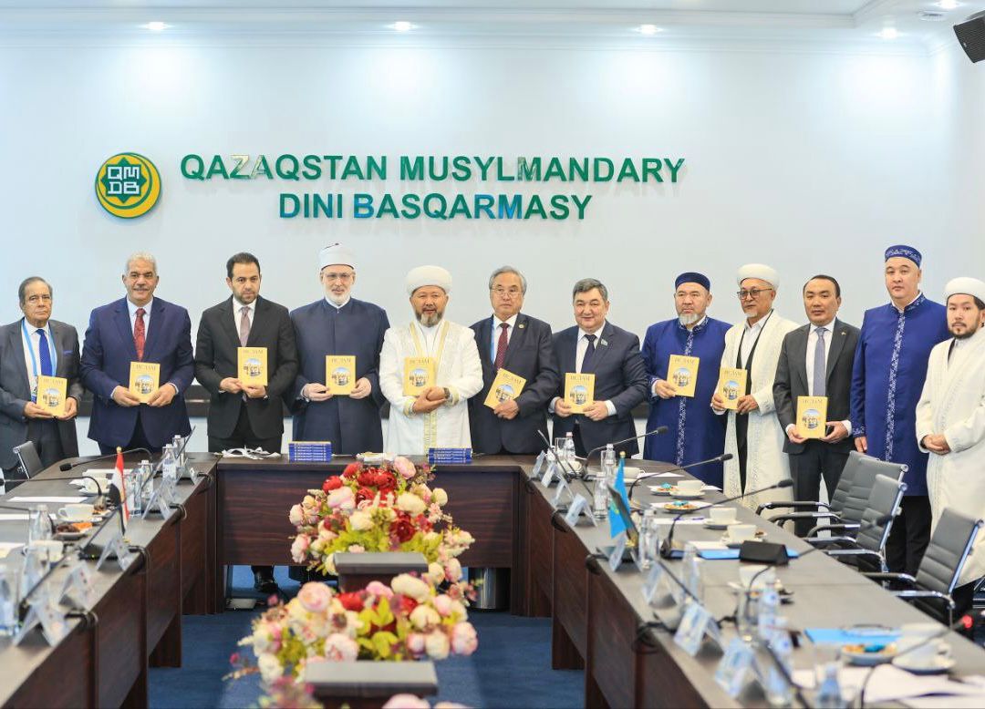 Ер адамдар шешінді