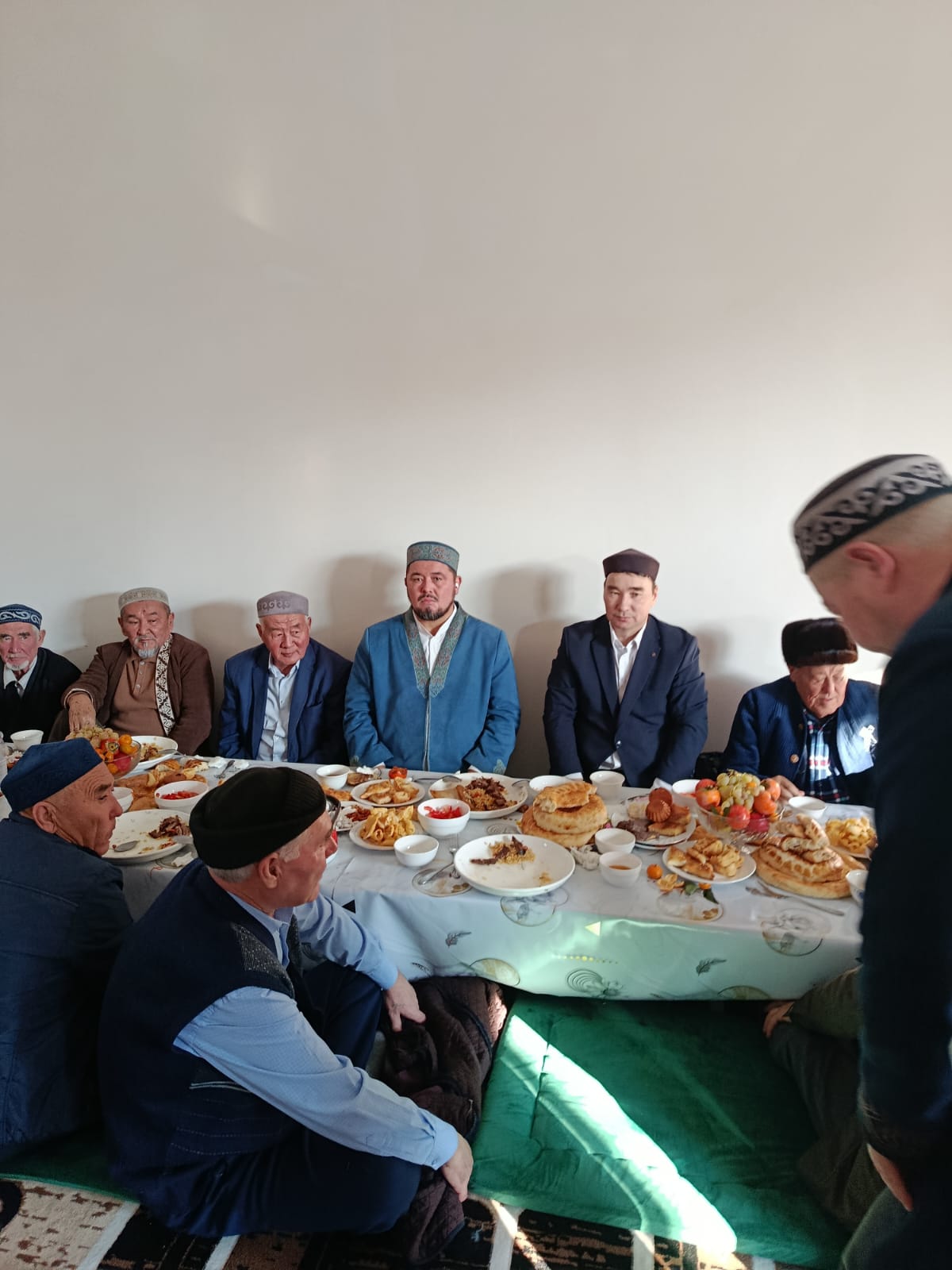 Шымкент: Аудандық мешіт қасынан халал асхана ашылды