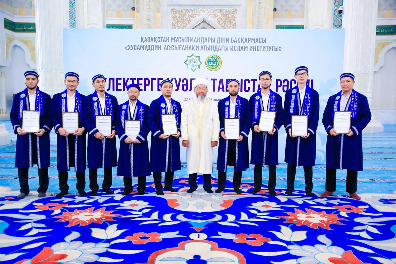 ВЫПУСКНИКАМ ИНСТИТУТА СЫГАНАКИ ВРУЧЕНЫ СВИДЕТЕЛЬСТВАВЫПУСКНИКАМ ИНСТИТУТА СЫГАНАКИ ВРУЧЕНЫ СВИДЕТЕЛЬСТВА