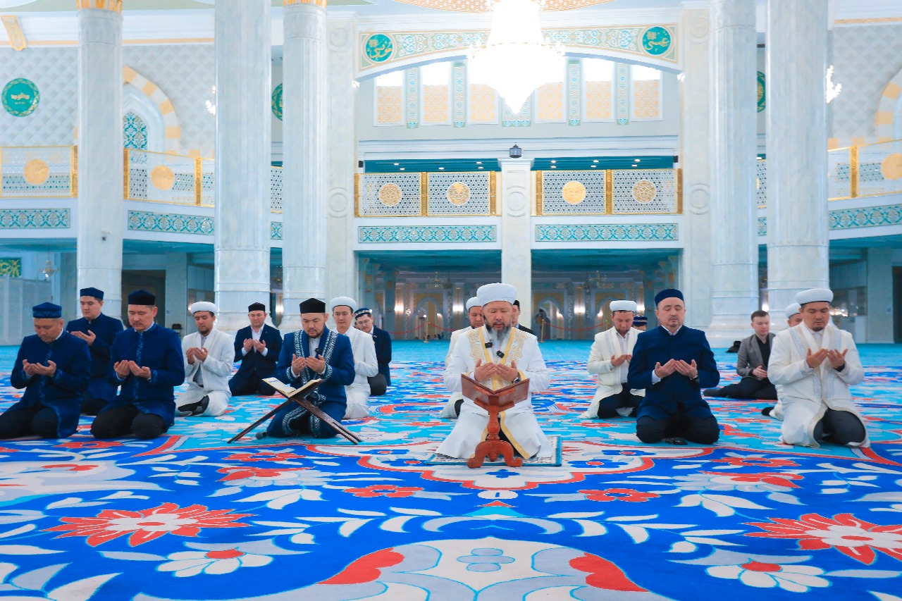 БАС МҮФТИ ЖЕР СІЛКІНІСІНЕ БАЙЛАНЫСТЫ ДҰҒА ЖАСАДЫ (ФОТО)