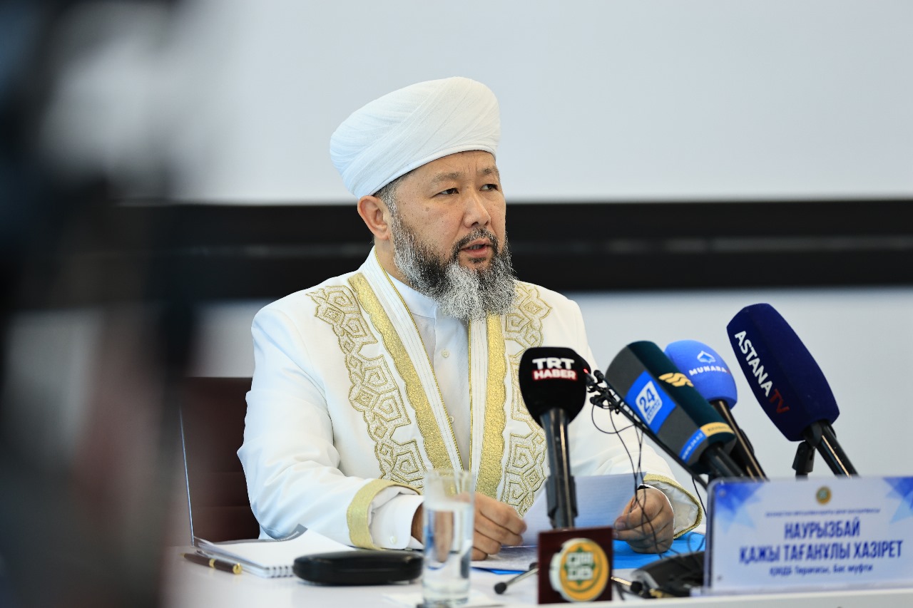 НАУРЫЗБАЙ ҚАЖЫ ТАҒАНҰЛЫ РАМАЗАН АЙЫНА ОРАЙ КӘСІПКЕРЛЕРГЕ ҮНДЕУ ЖАСАДЫ (ФОТО)