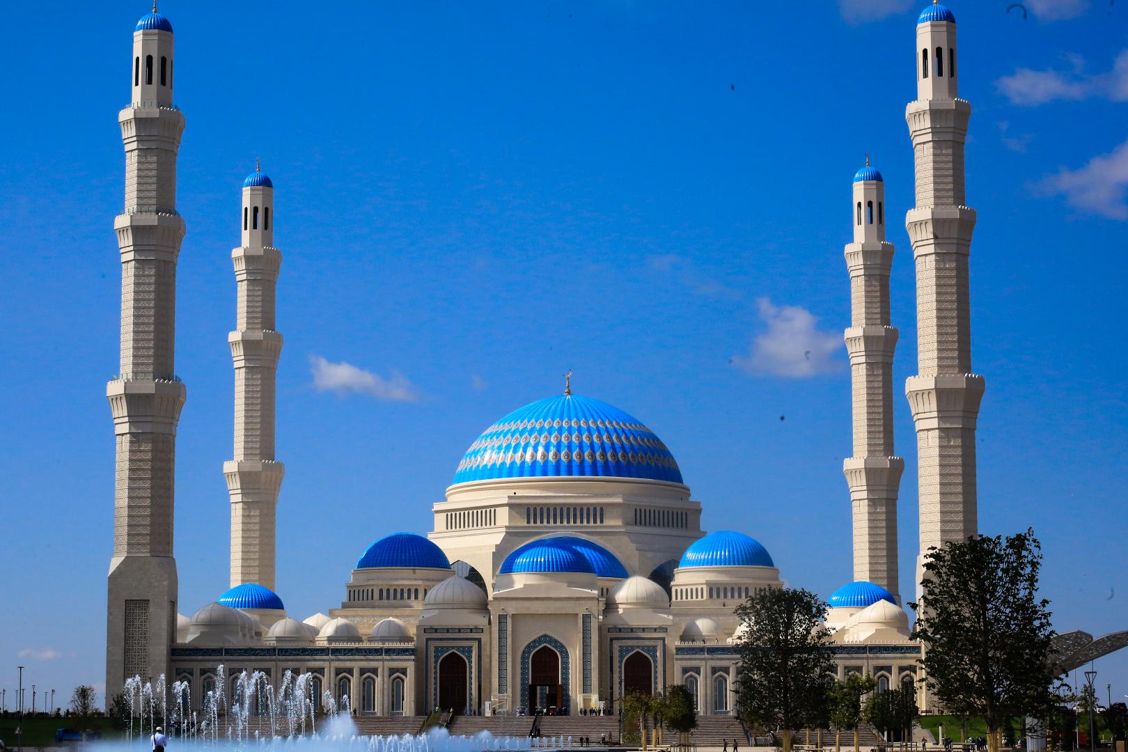 В СТОЛИЦЕ ОТКРЫЛАСЬ САМАЯ БОЛЬШАЯ МЕЧЕТЬ В ЦЕНТРАЛЬНОЙ АЗИИ (ФОТО)