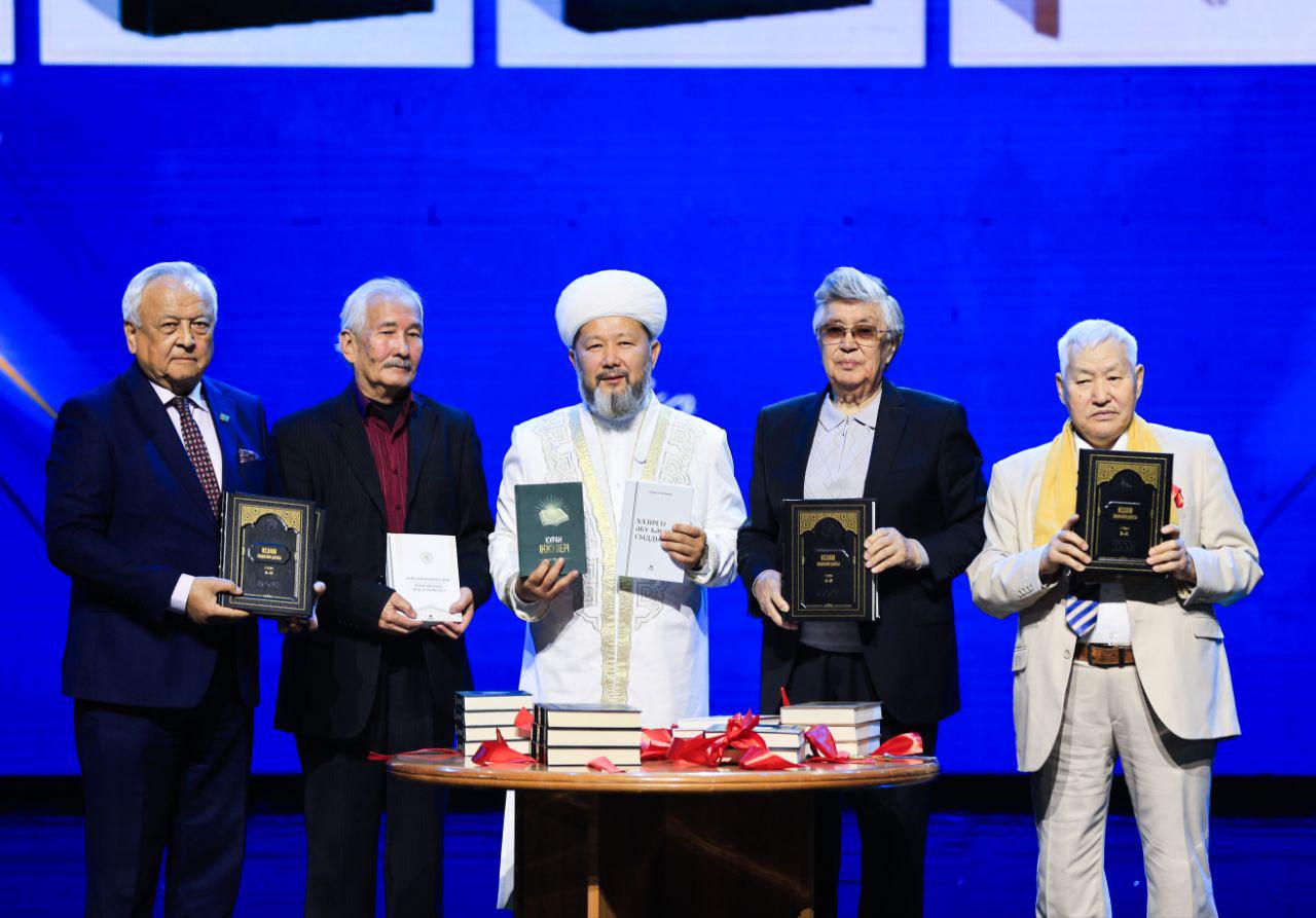 РУХАНИ МӘУЛІТ КЕШІНДЕ ЖАҢА КІТАПТАР ТАНЫСТЫРЫЛДЫ