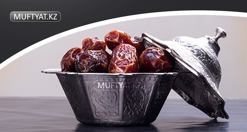 Шашты ер адамның жұлқынып жатқан видеосы Порно жұлдыздармен фотосессиялар