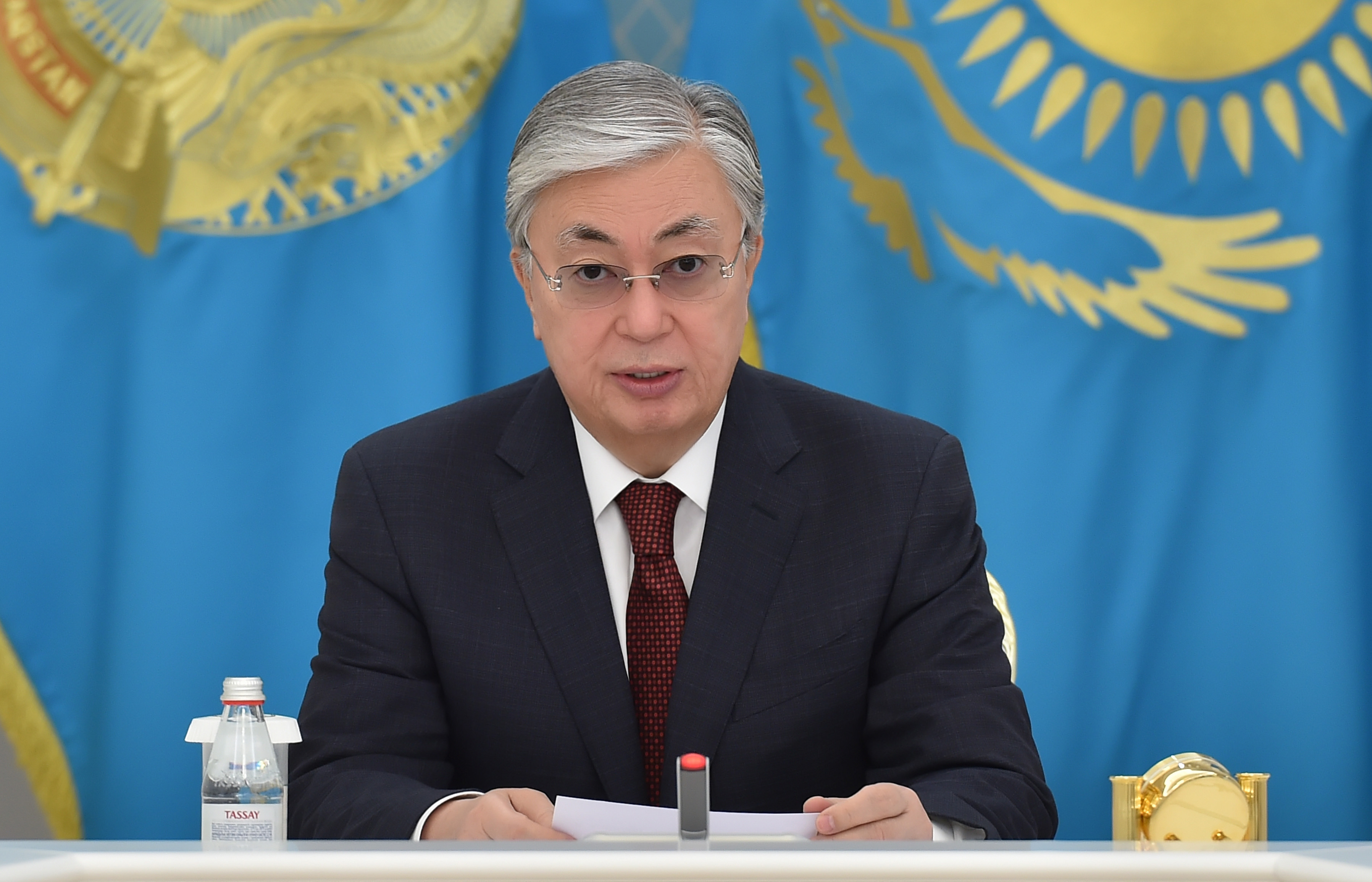 Президент ввел чрезвычайное положение в Казахстане