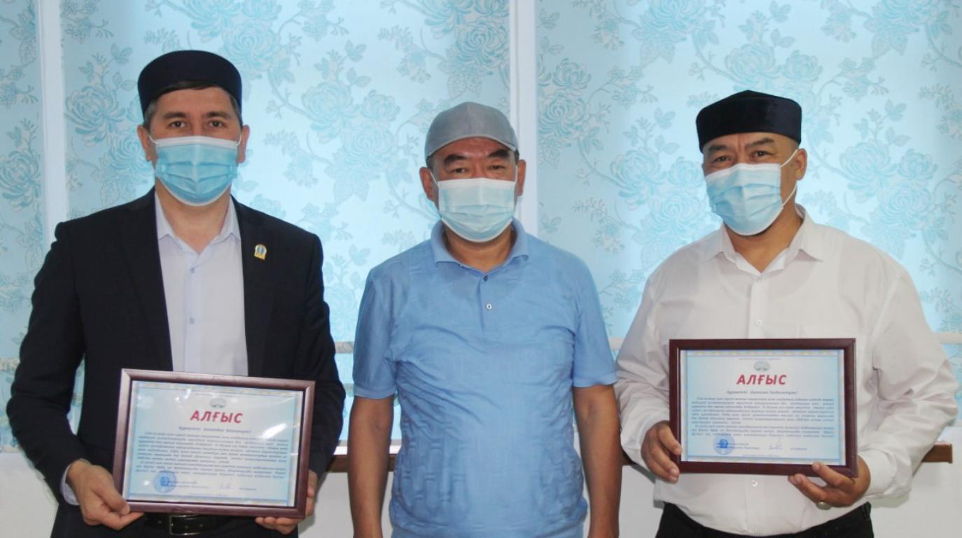 Студенттердің бөкселерінің суреттері