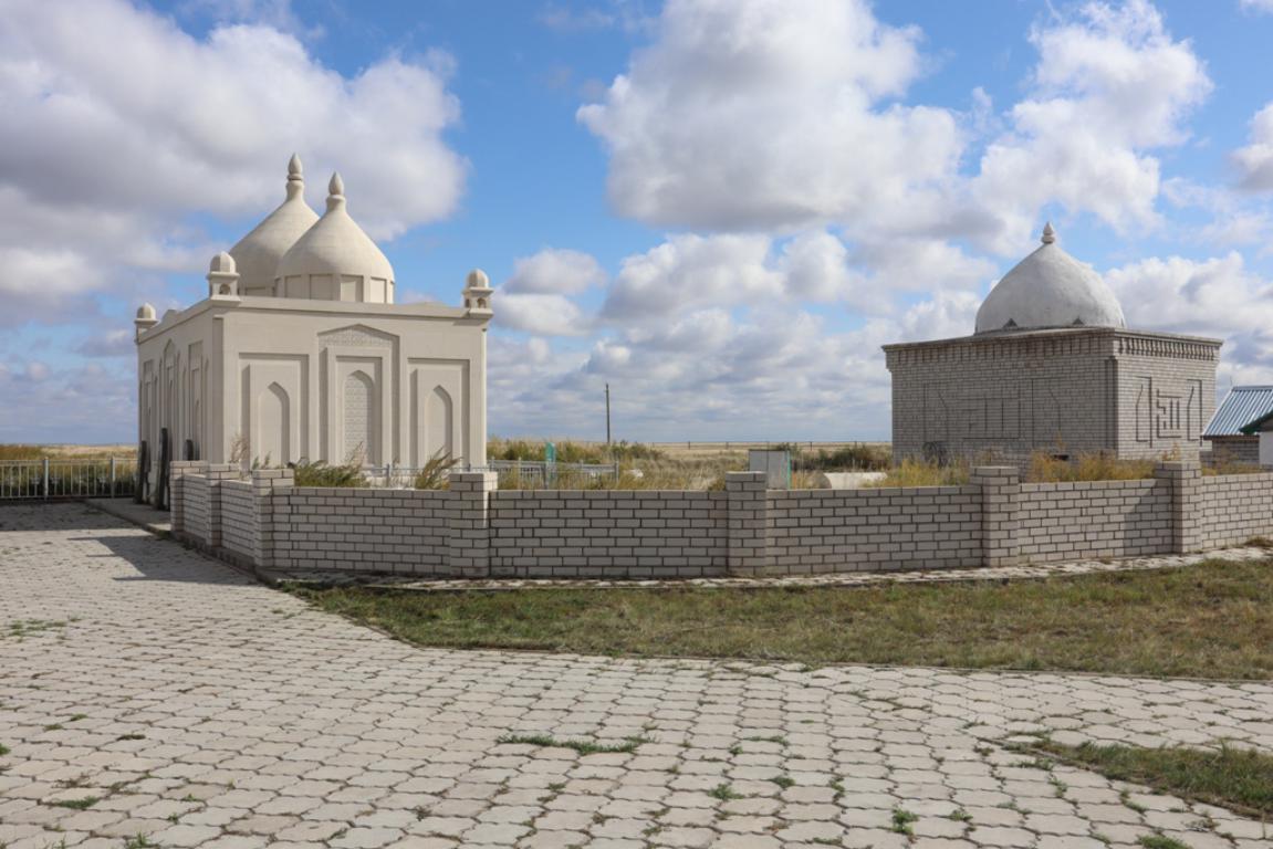 Павлодар: Исабек ишан кесенесін зиярат етті