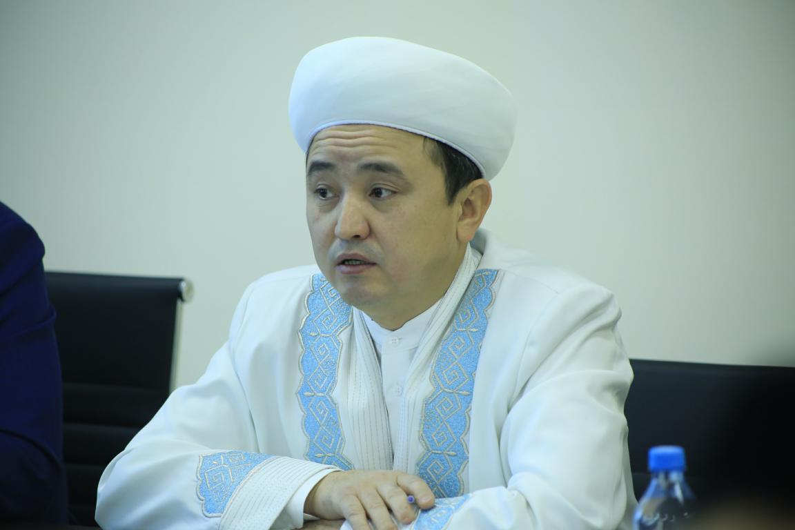 Наиб муфтий Ершат Онгаров принял участие в круглом столе
