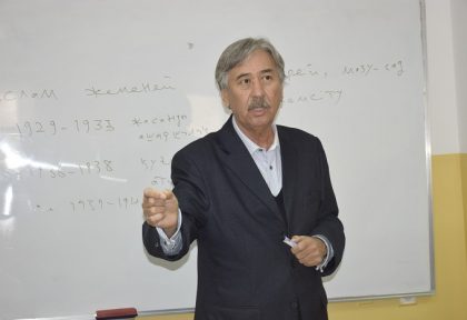 Қызды есектің ішіне ситып алған Американдық әке гей порно