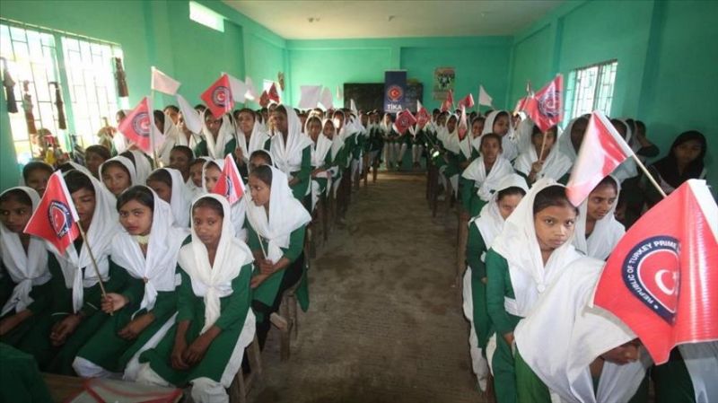 Түркия Бангладеш мектептерінің бірін жөндеп берді