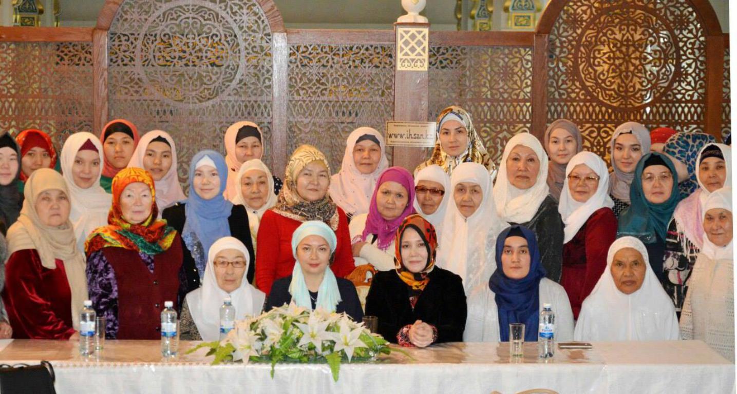 Мейрамханадағы дәретханада порно түсіру Кармен Электра үйдегі порно видео