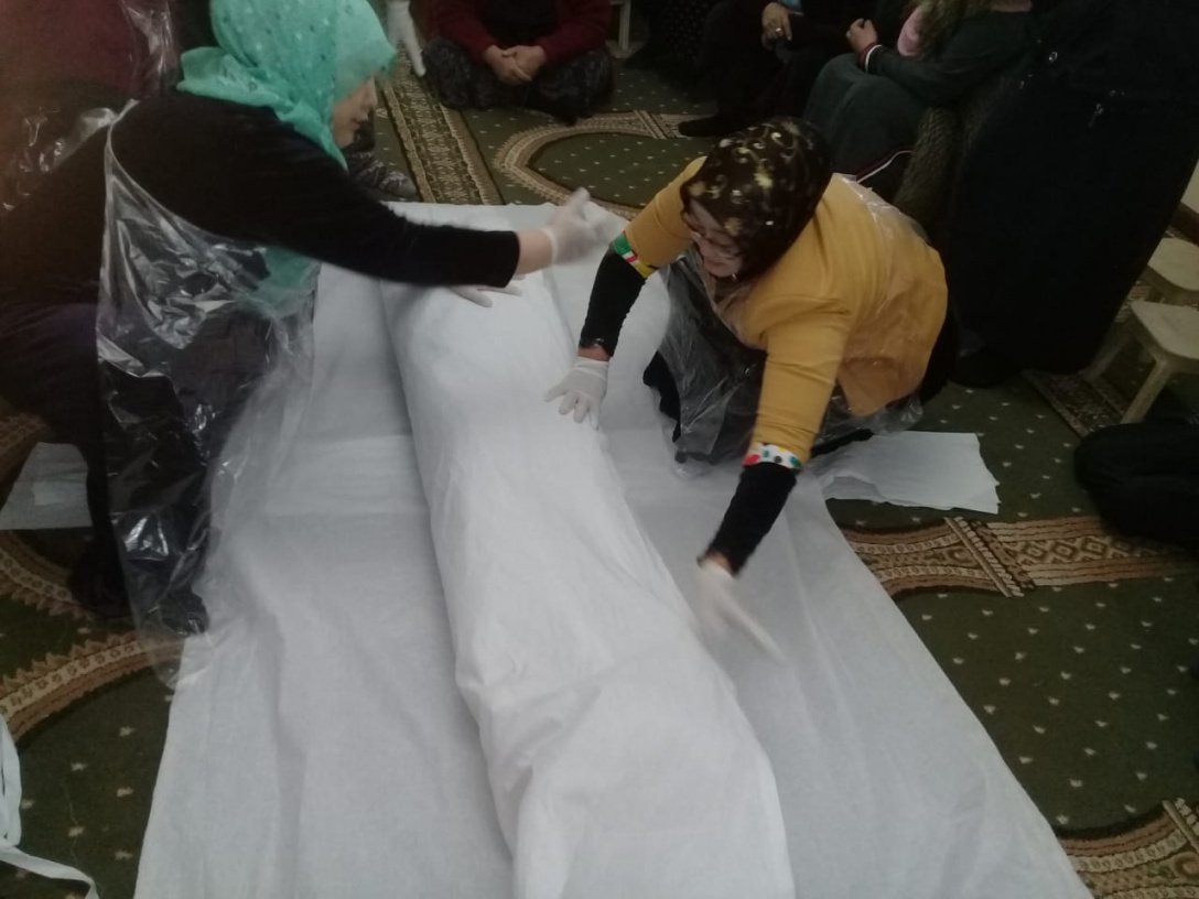 Толық арқадағы татуировка порно Кім таксистке минет жасайды?